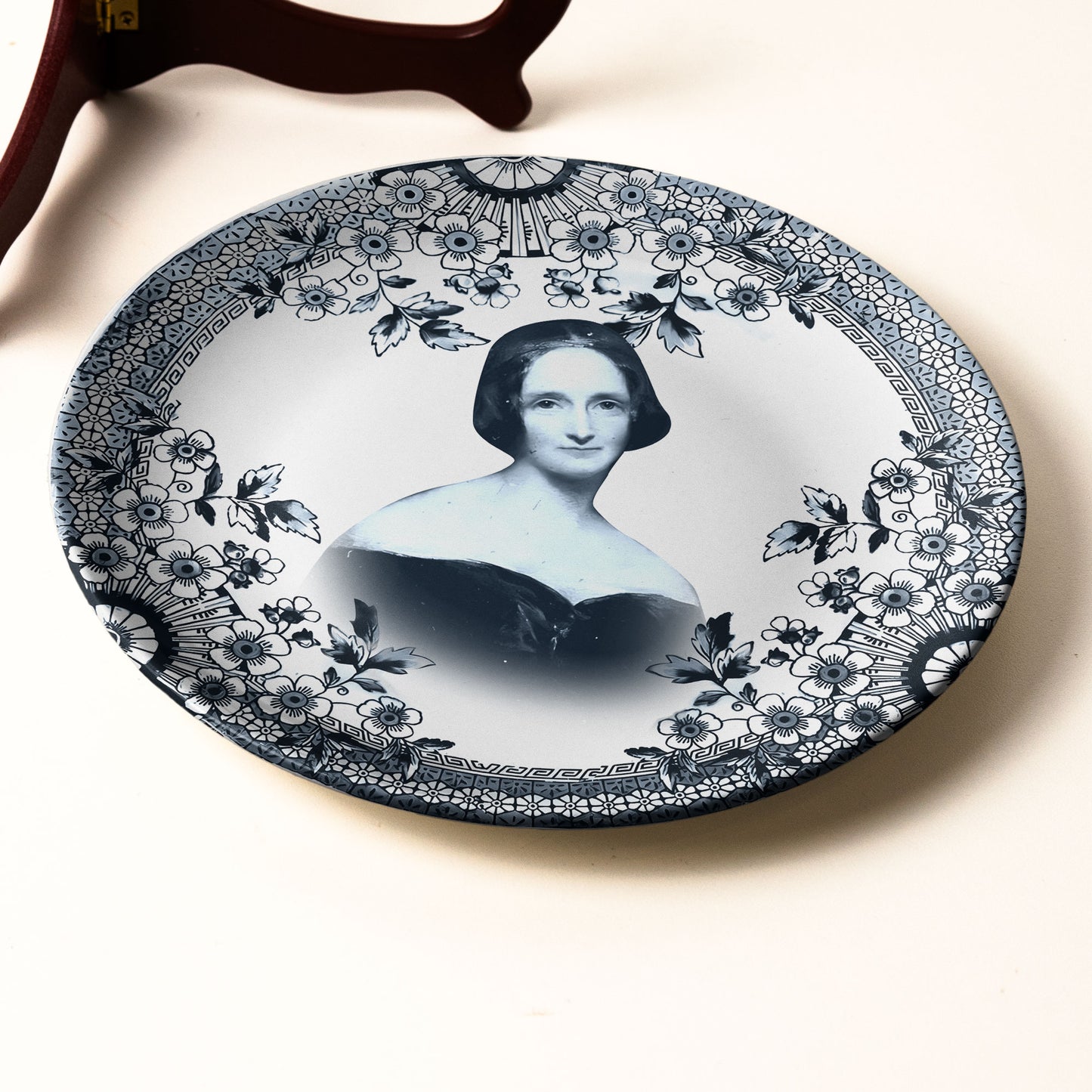Mary Shelley Ceramic Plate – Gothic Literature Inspired Decorative Dish