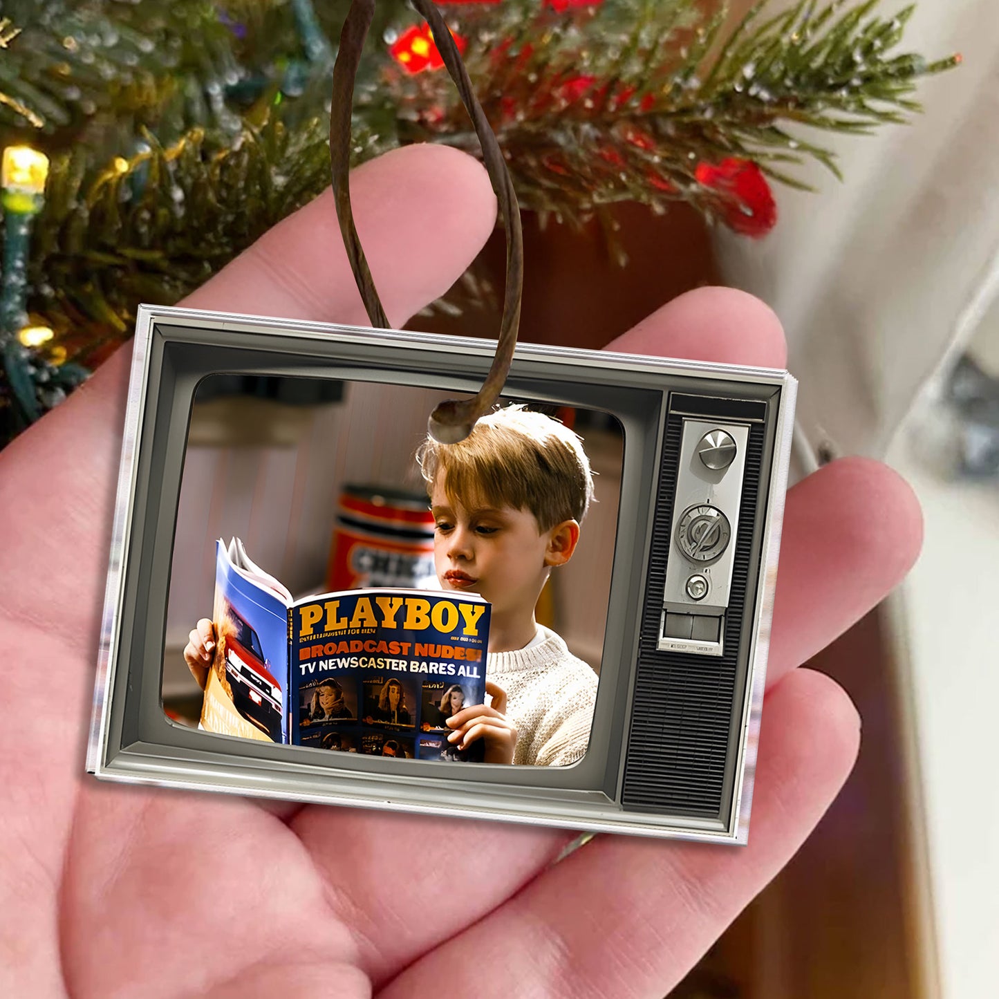 🎬 Home Alone Christmas Acrylic Ornament – Retro Holiday Movie Tree Decoration