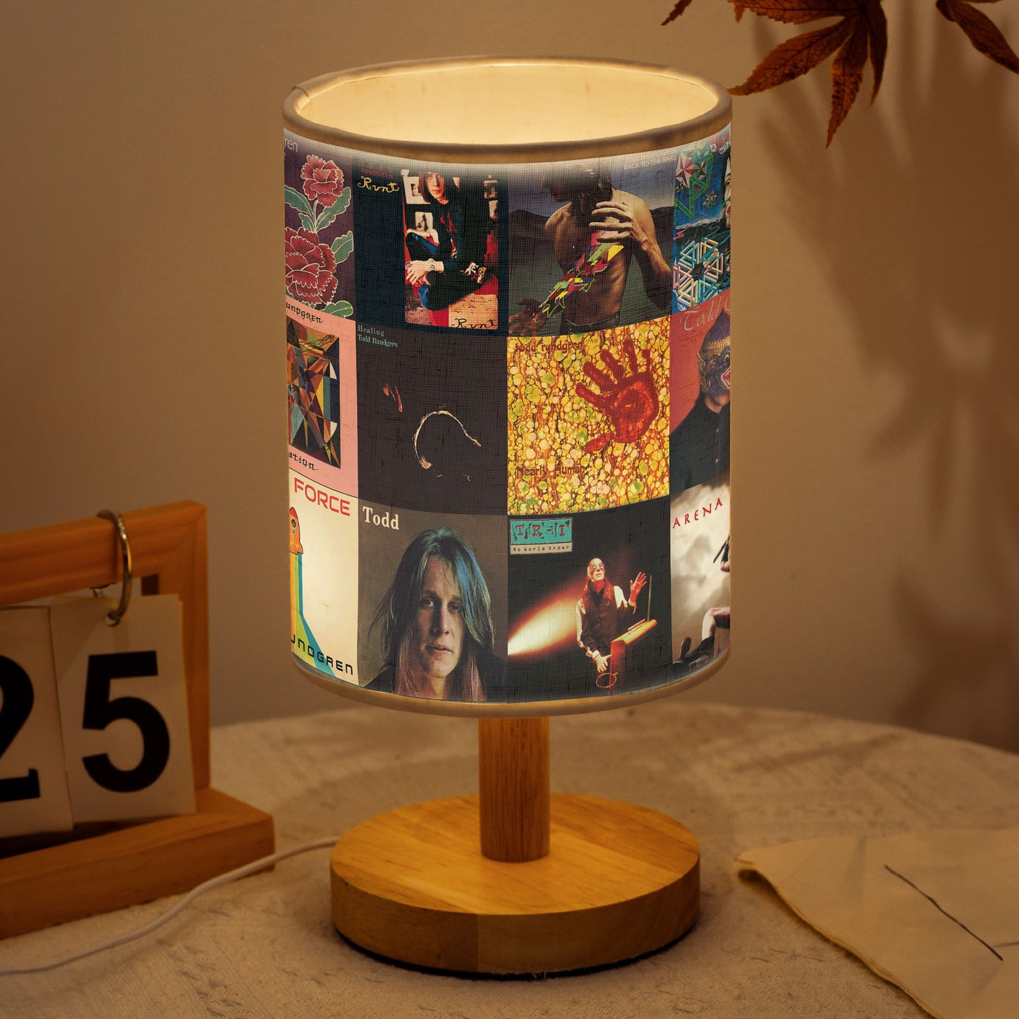 Hello It’s Me – Todd Rundgren Albums Lamp 🎶✨