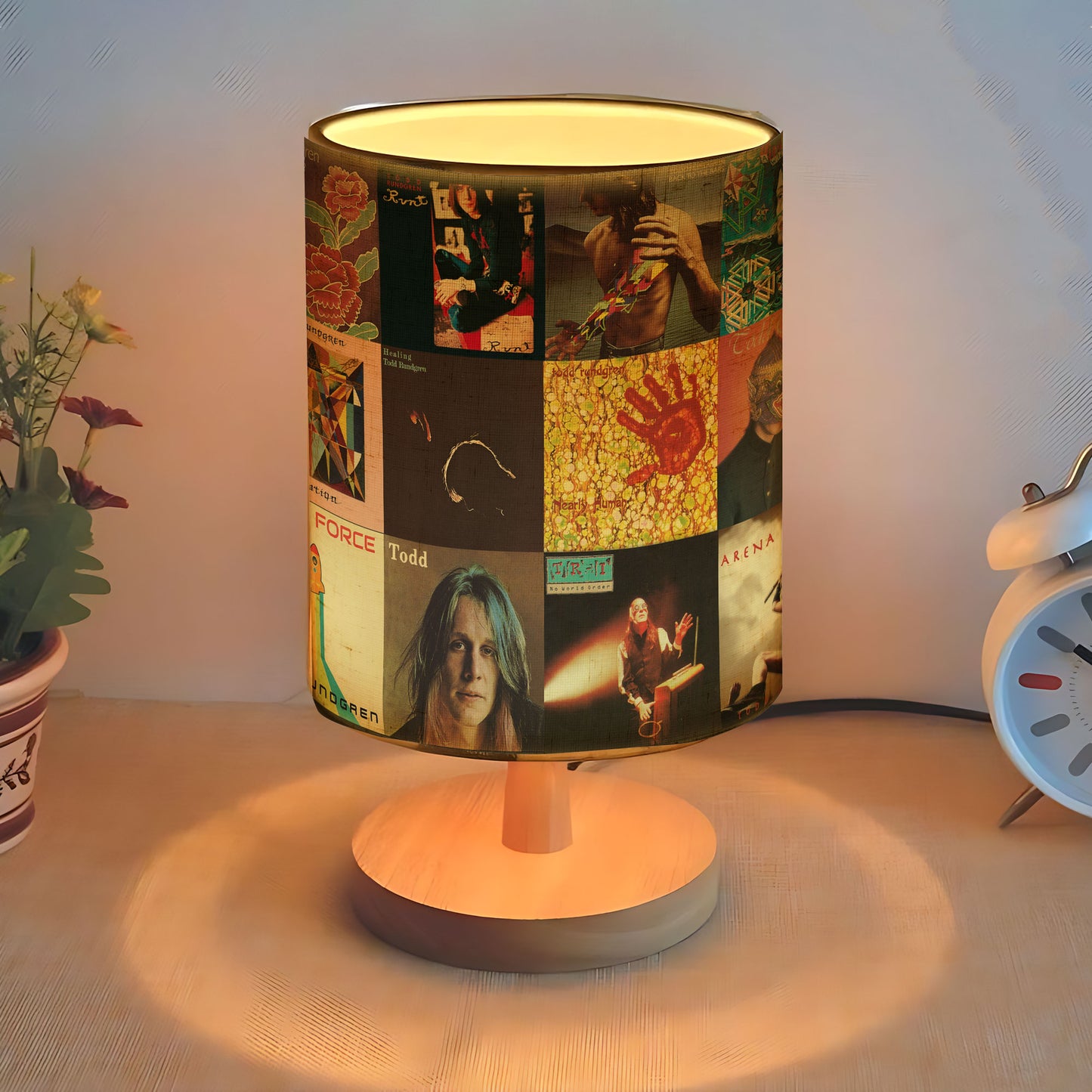 Hello It’s Me – Todd Rundgren Albums Lamp 🎶✨