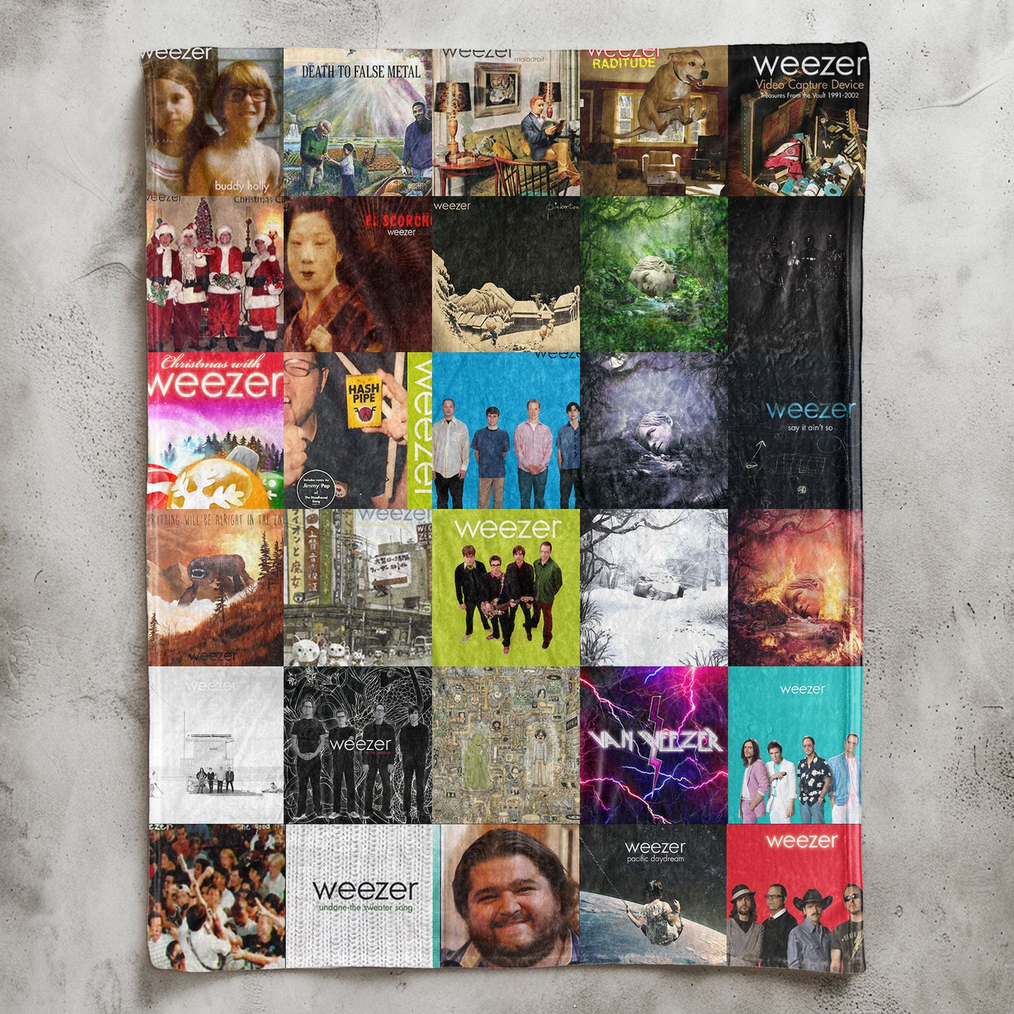 Weezer Sherpa Blanket – A Cozy Tribute to Alt-Rock’s Most Iconic Eras