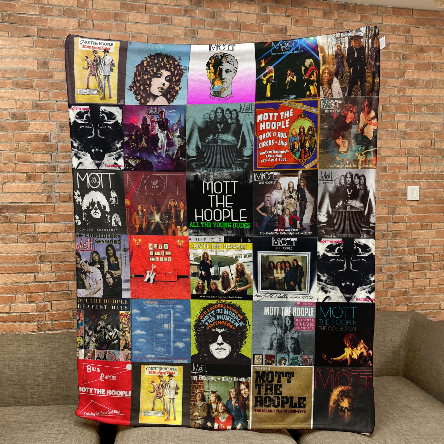Mott the Hoople Sherpa Blanket – A Nostalgic Tribute for True Rock Lovers