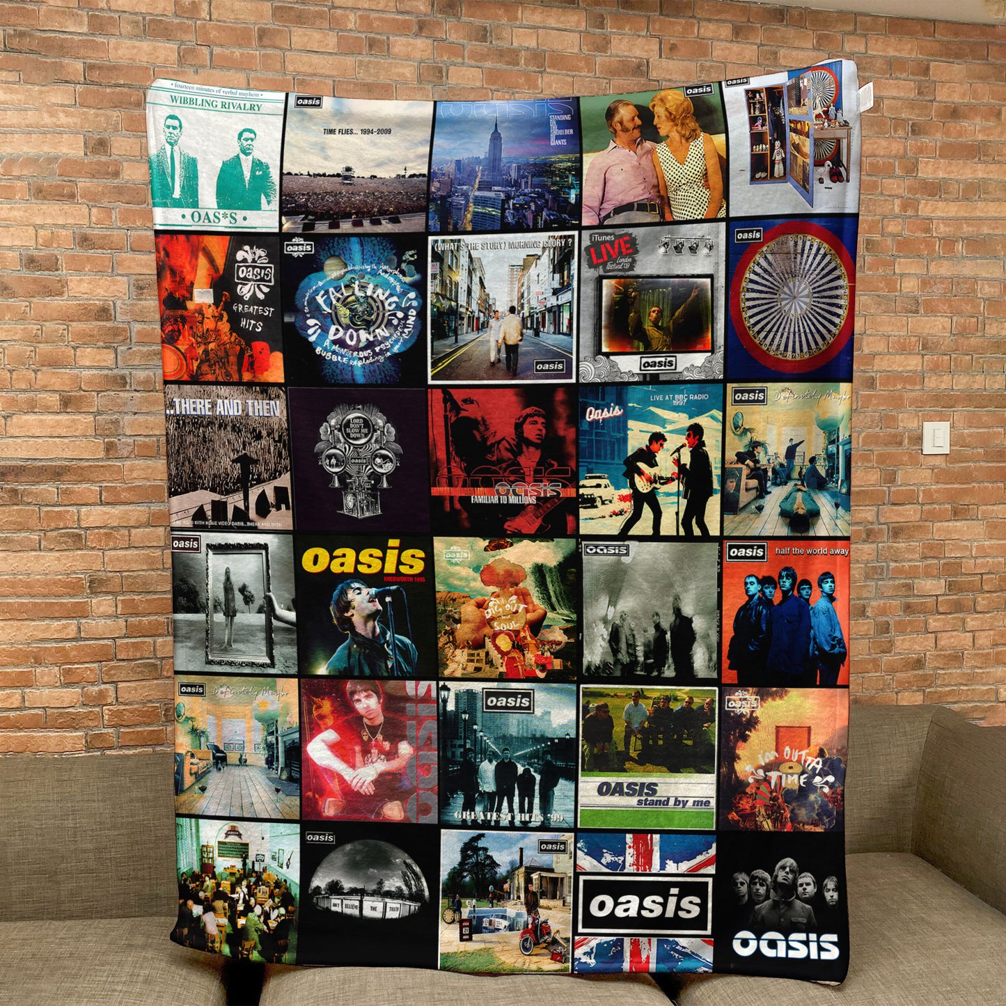 Oasis Sherpa Blanket – A Britpop Journey Through Iconic Eras