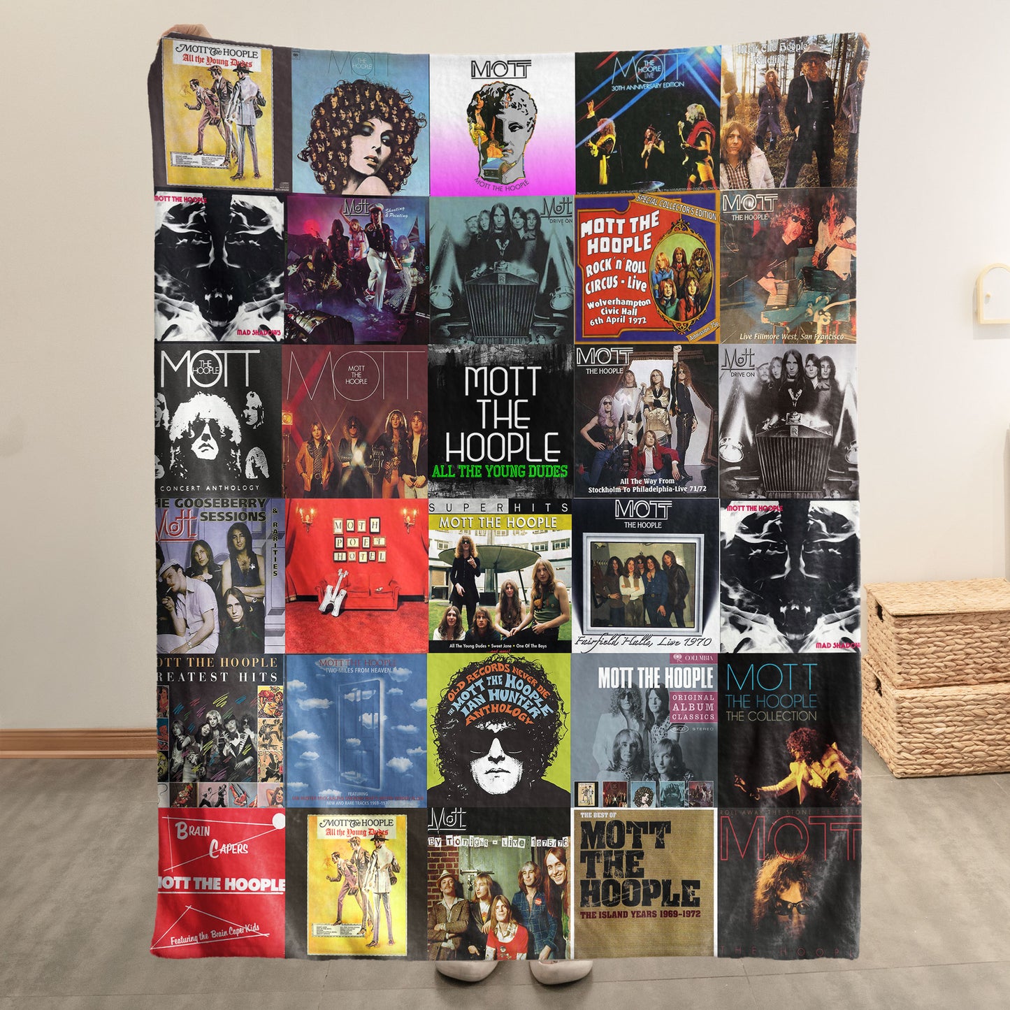 Mott the Hoople Sherpa Blanket – A Nostalgic Tribute for True Rock Lovers